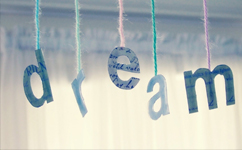 “勇敢”堅(jiān)定夢(mèng)想，不忘初心繼續(xù)前行——12月演講主題1