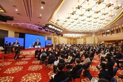 李克強(qiáng)：今年政府支出更多向民生領(lǐng)域傾斜，特別是義務(wù)教育和基本醫(yī)療